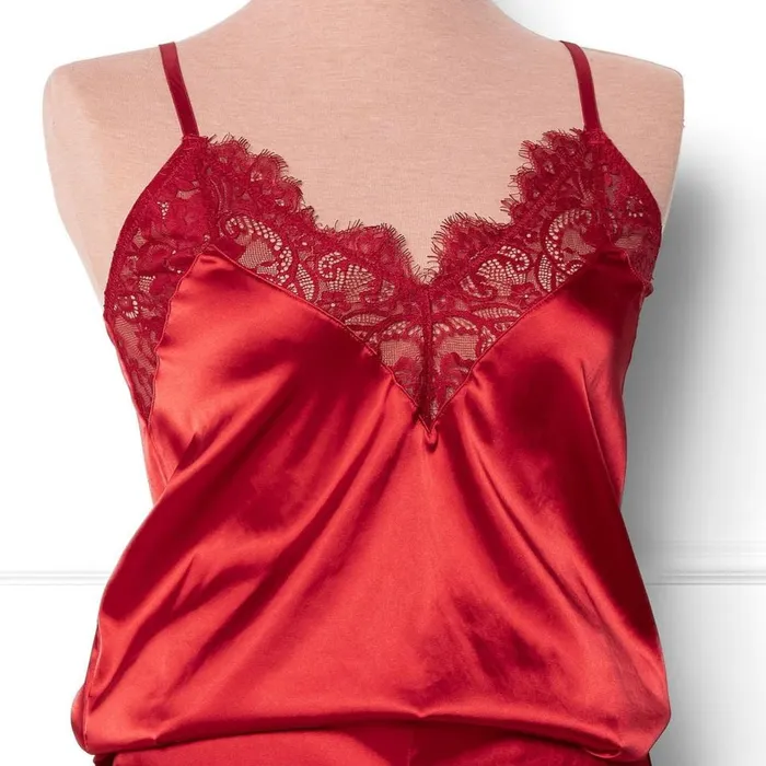 Mentionables Vibrators Satin Eyelash Lace Cami Red